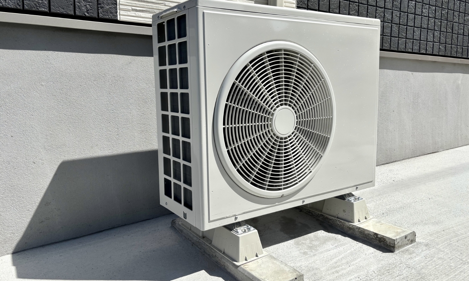 多機能遮熱塗料（節電塗料）