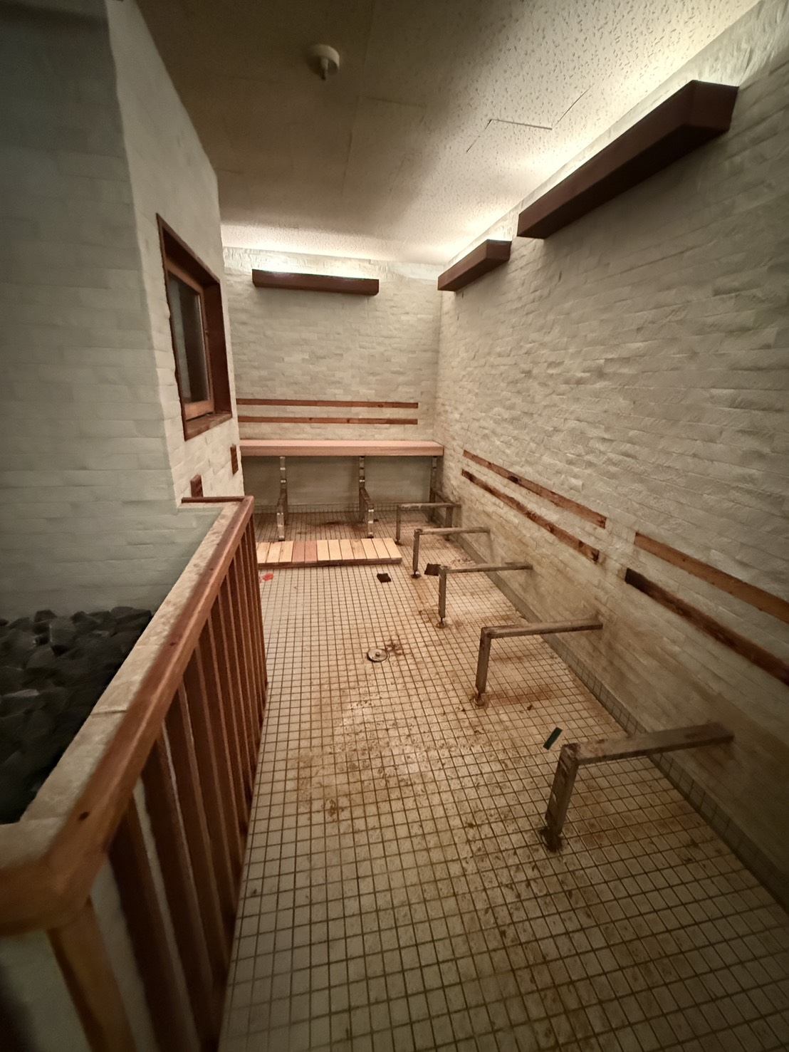 スポーツクラブのサウナ室修繕工事